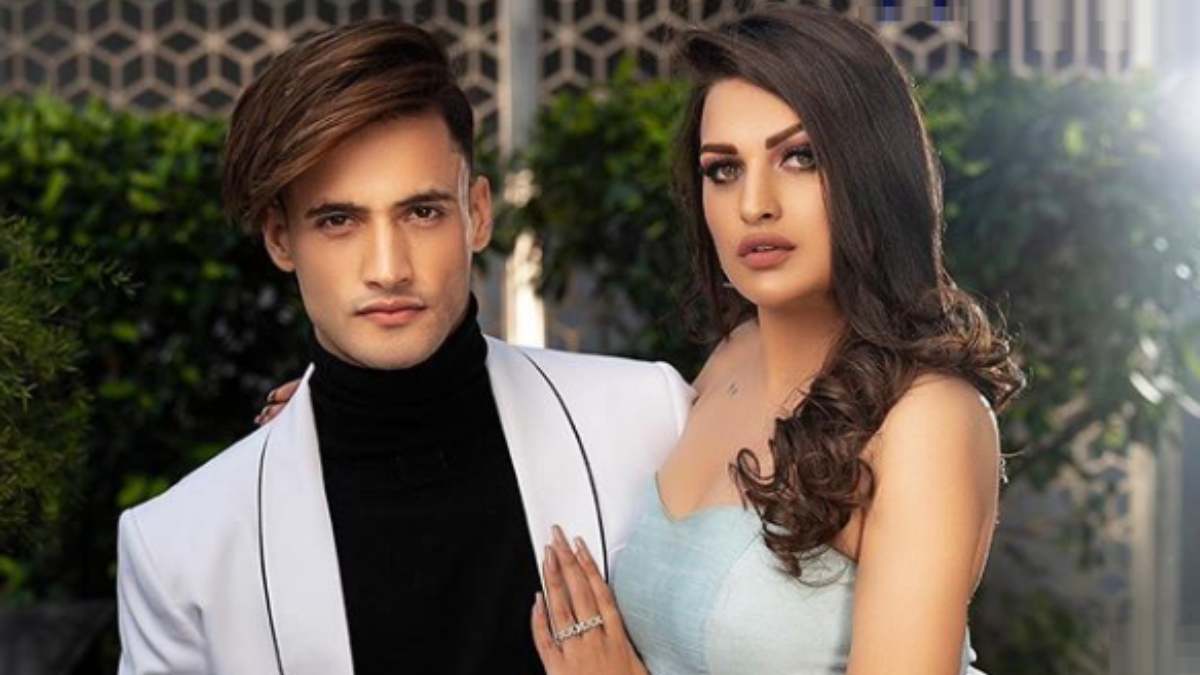 Bigg Boss fame Himanshi Khurana's latest picture slays internet, see