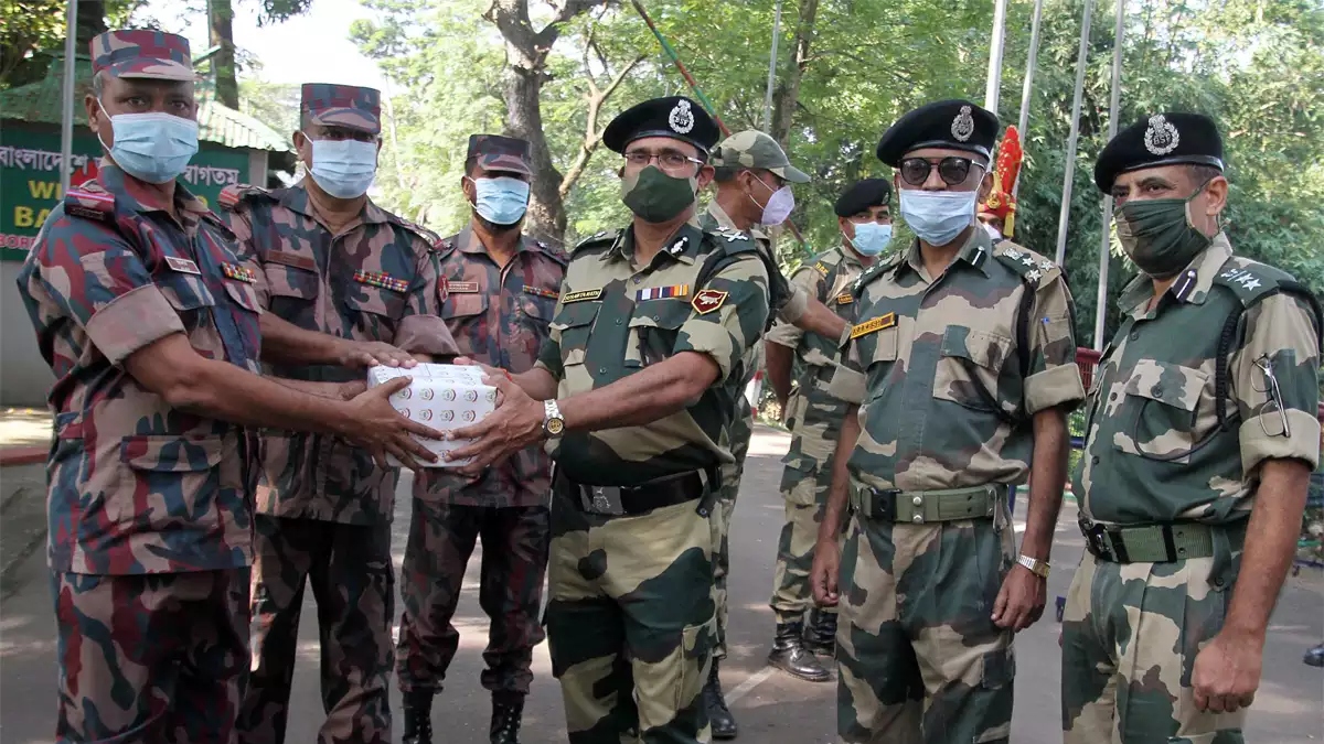 Independence Day: BSF Exchanges Sweets, Greetings With Border Guard ...