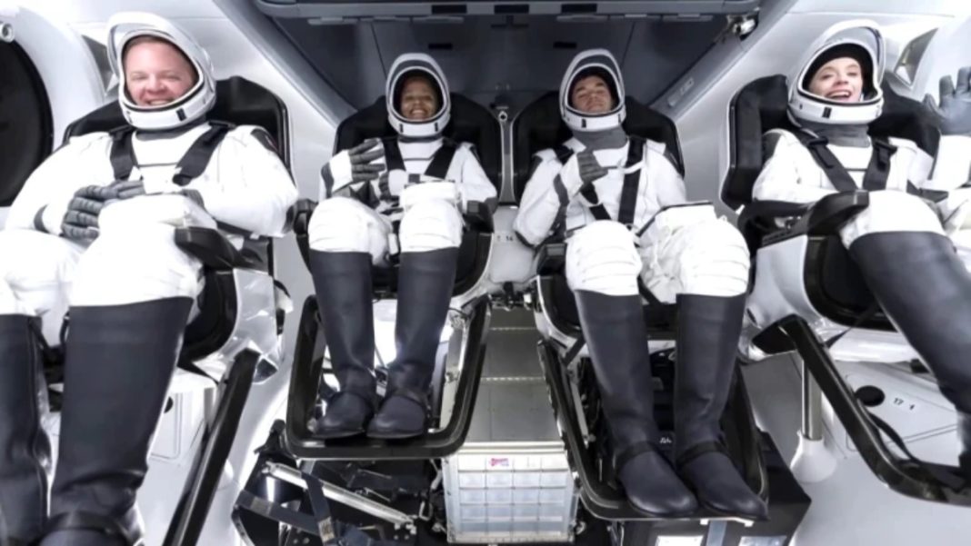 4 SpaceX tourists return to Earth after 3day extraterrestrial excursion
