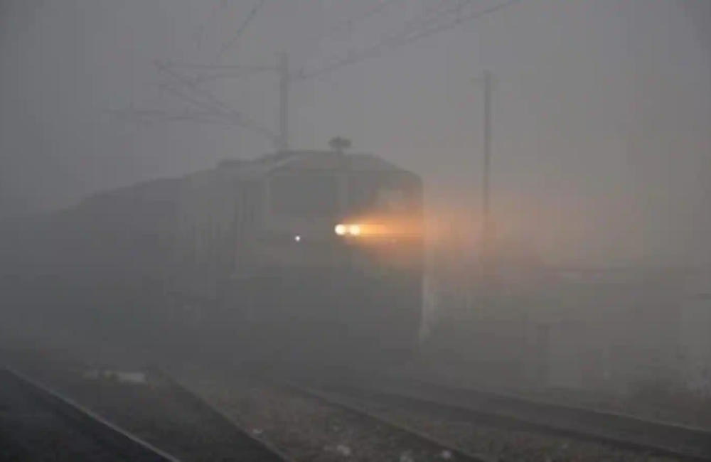 Dense fog engulfs North India, several trains delayed