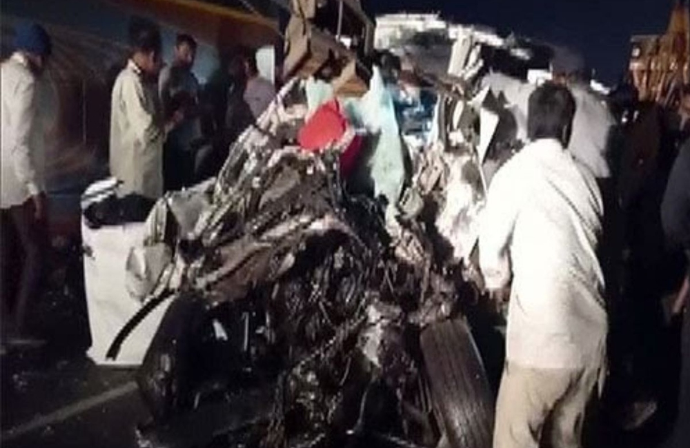 Gujarat: Nine dead as bus collides with SUV in Navsari