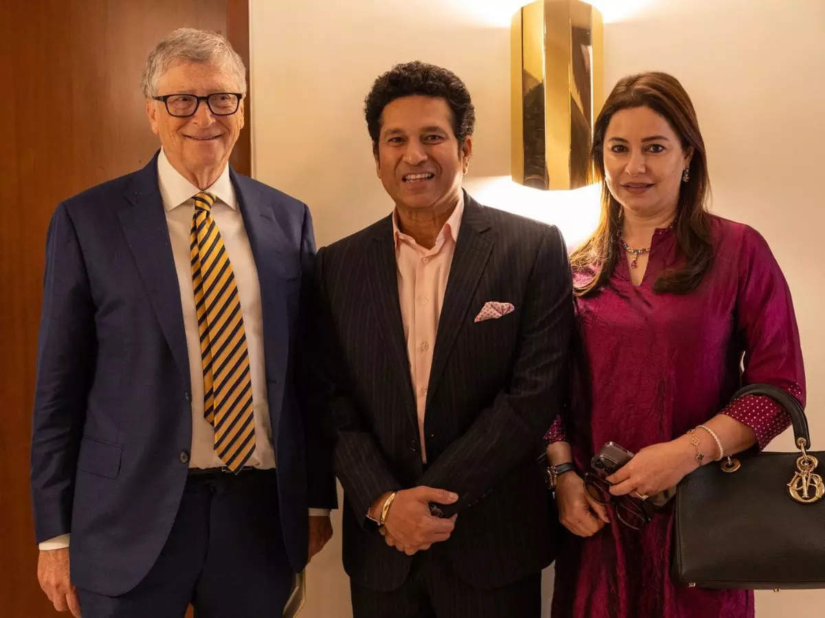 Sachin Tendulkar meets Bill Gates in Mumbai, fans say “two legends together”