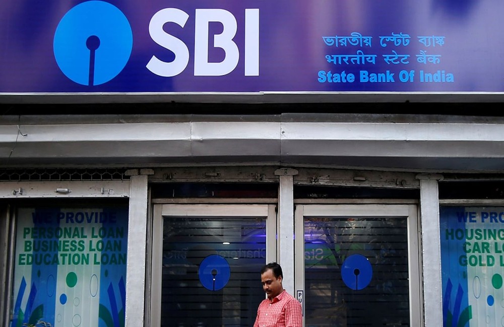 SBI: No forms, ID cards needed for exchange of Rs 2000 banknotes