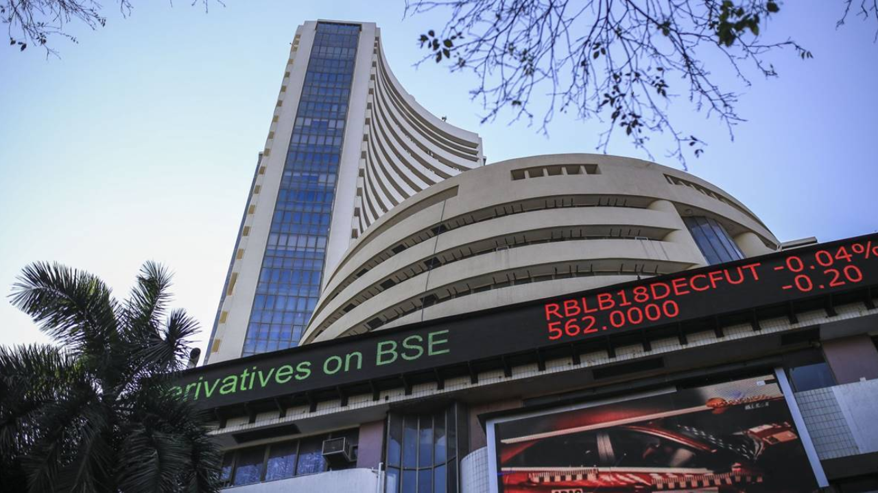 Indian Stock Indices Open Slightly Higher Amidst Three-Day Selling Streak