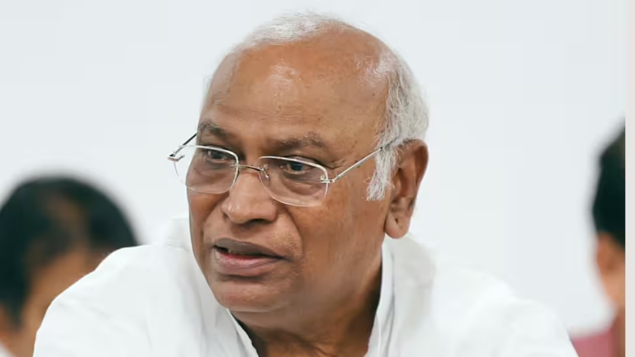 “Congress Actively Strives to Improve Lives of Underprivileged, BJP Merely Pays Lip Service,” Emphasizes Mallikarjun Kharge in Baran