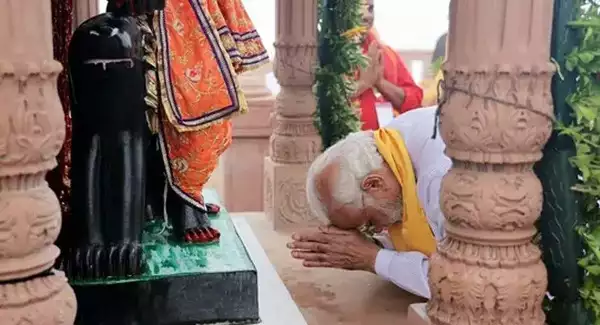 PM Modi’s Spiritual Tour: Temples and Heartfelt Gestures in Tamil Nadu