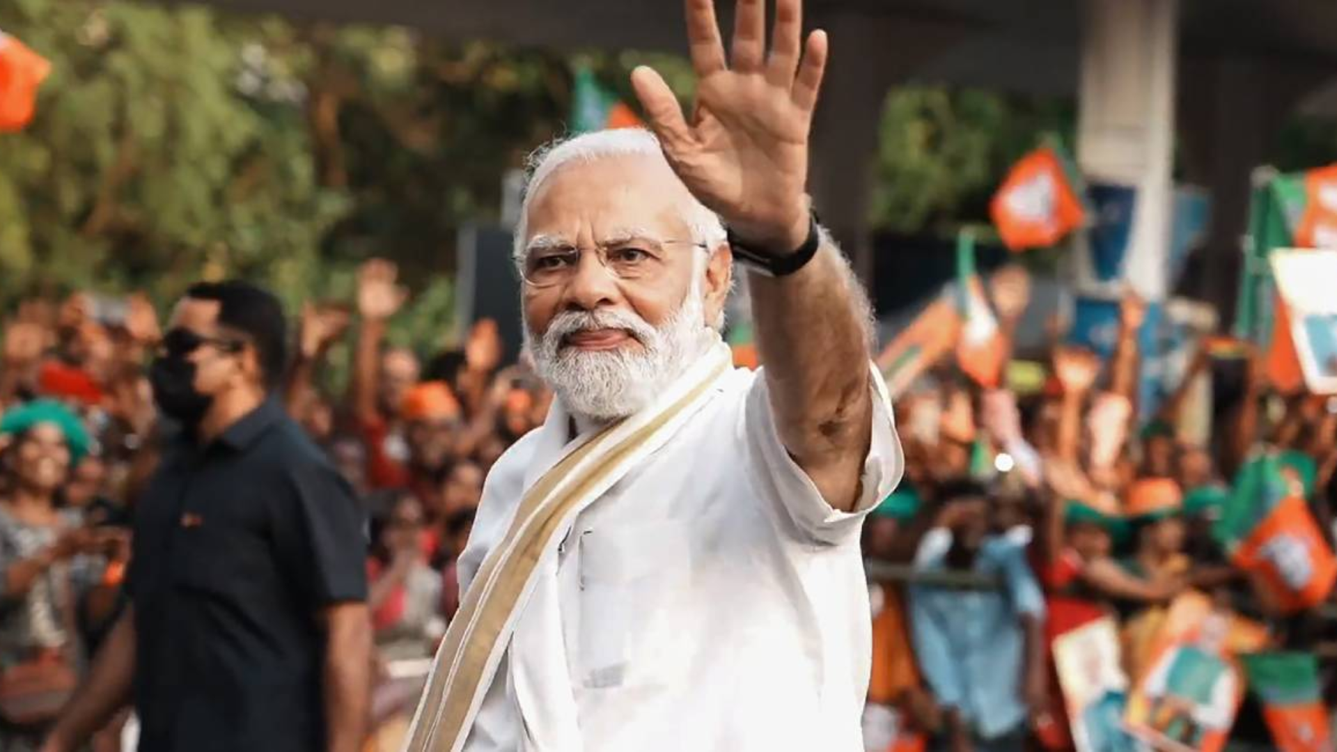 PM Modi Takes Blessings From Thriprayar Shree Ramaswamy Temple in Kerala, Thrissur