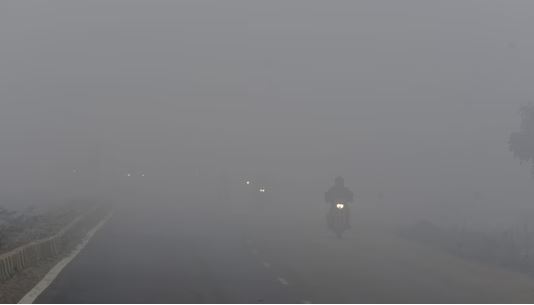 Dense Fog Envelops Parts of Delhi