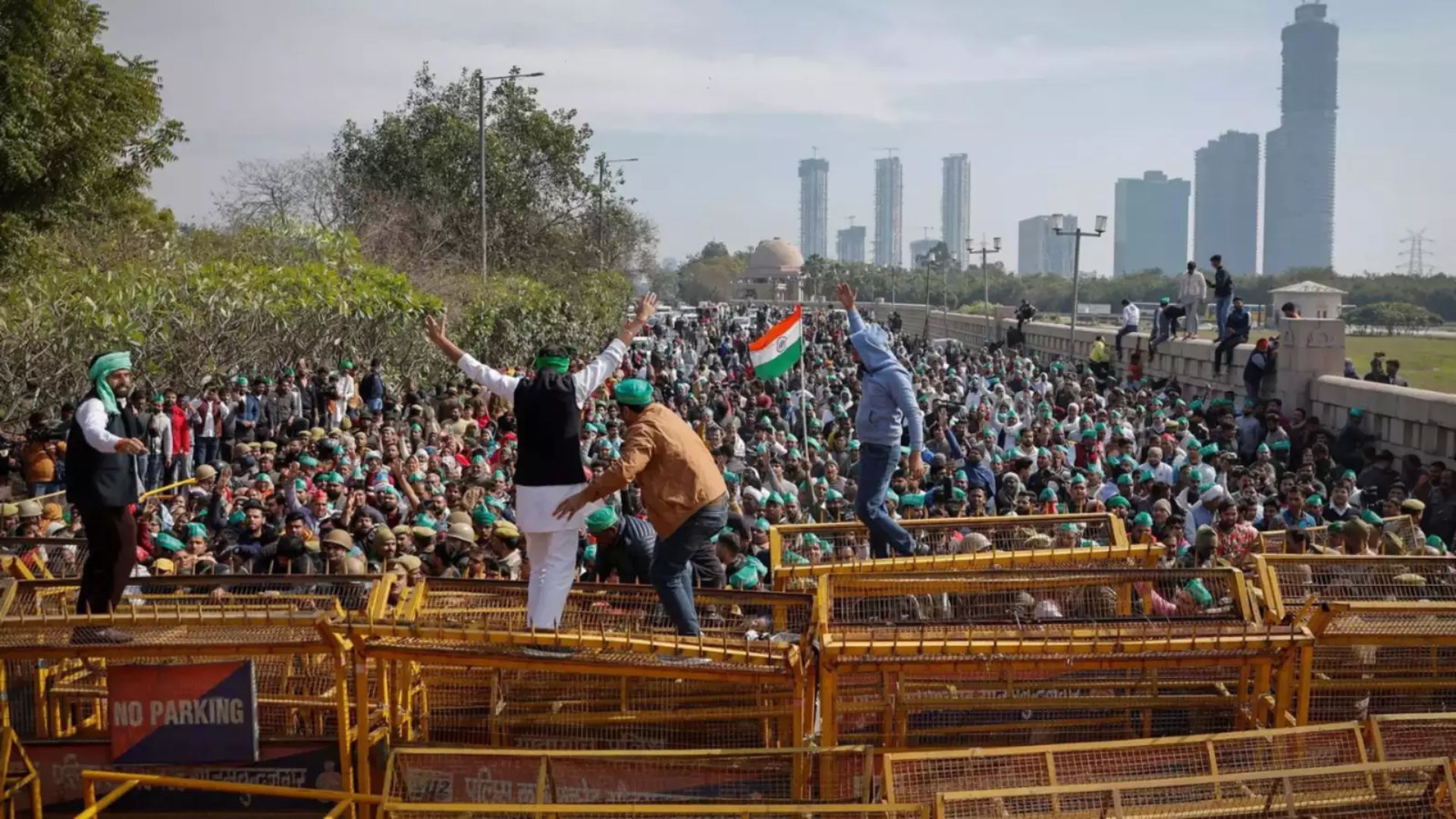 Delhi Chalo March Police Prohibit Gatherings Tractor Entry At Delhi Up Border Newsx 