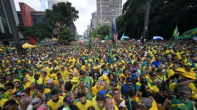 Former Brazilian Prime Minister Rejects Coup Allegations Amidst Thousands Rallying in His Support