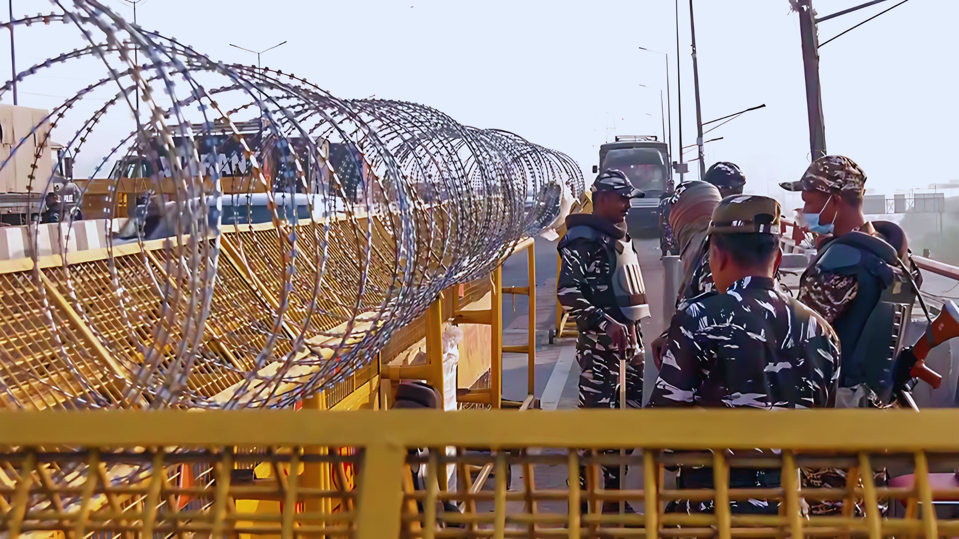 Delhi Police Starts Removing Barricades at Ghazipur Border