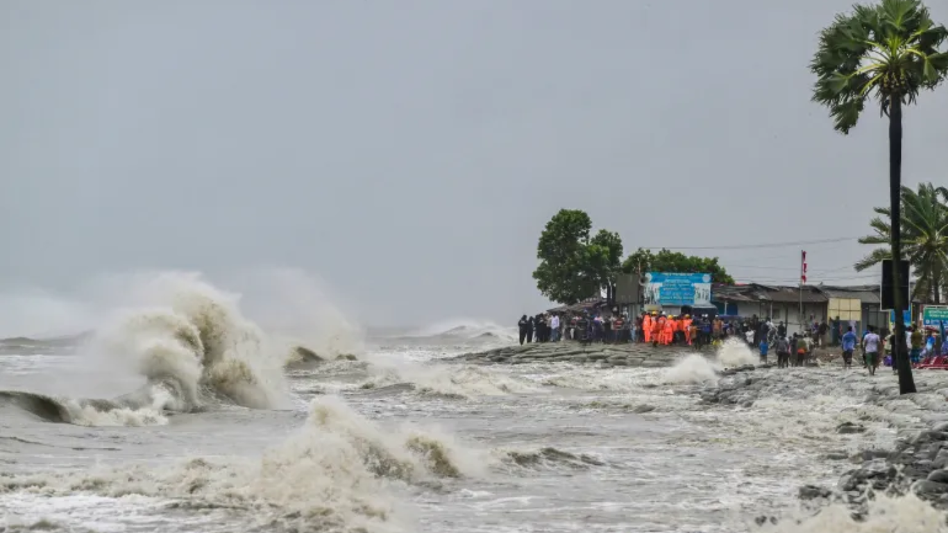 Severe Cyclone ‘Remal’ Brings Heavy Rain and Gusty Winds to Kolkata