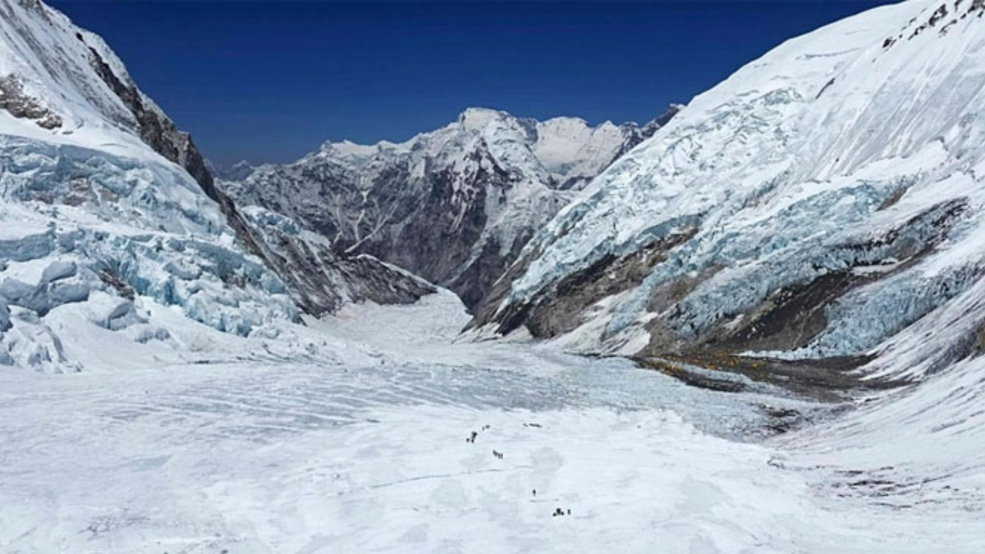 Nepali and Kenyan Climbers Found Dead Near Mount Everest Summit