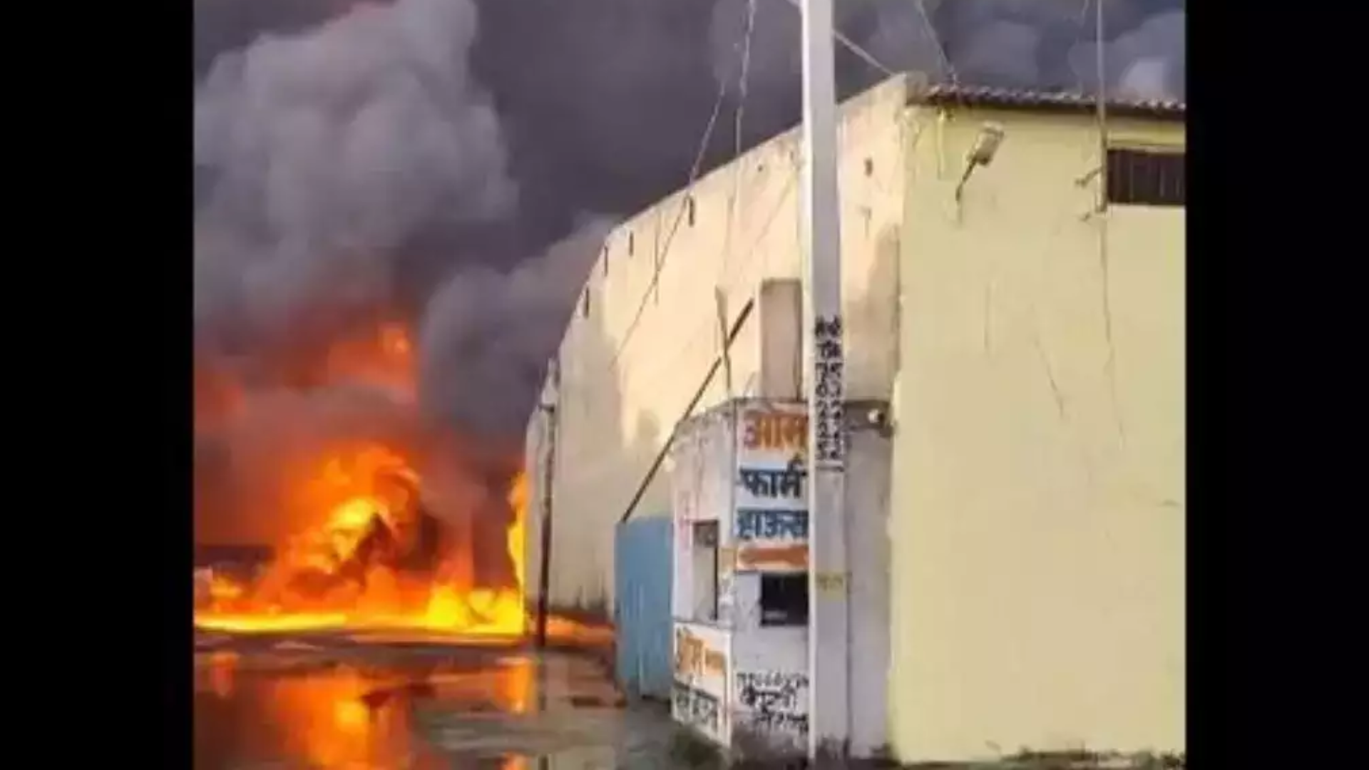 Massive Fire Engulfs Carnival Banquet Hall in North Delhi’s Alipur Area