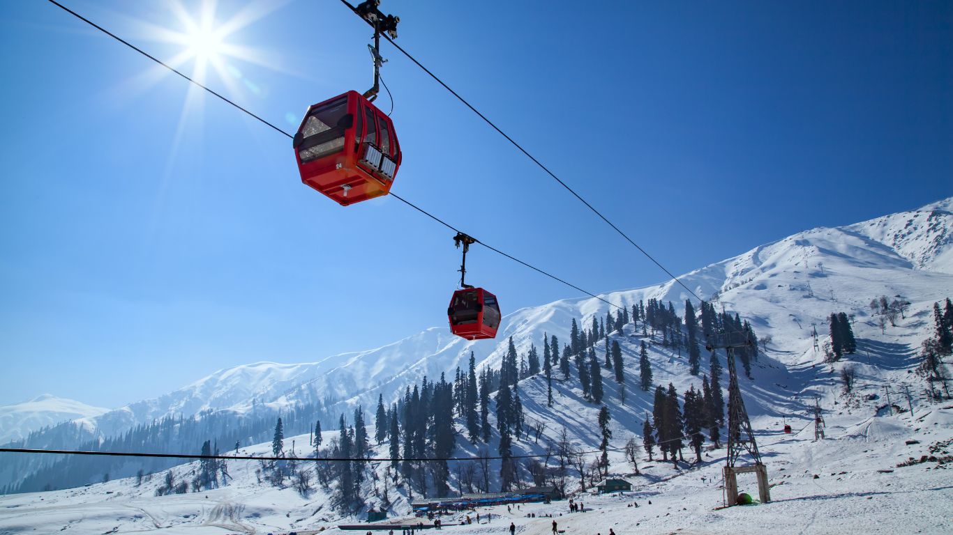 Kashmir Attracts Over 1.25 Million Tourists in 2024, Breaks Tourism Records