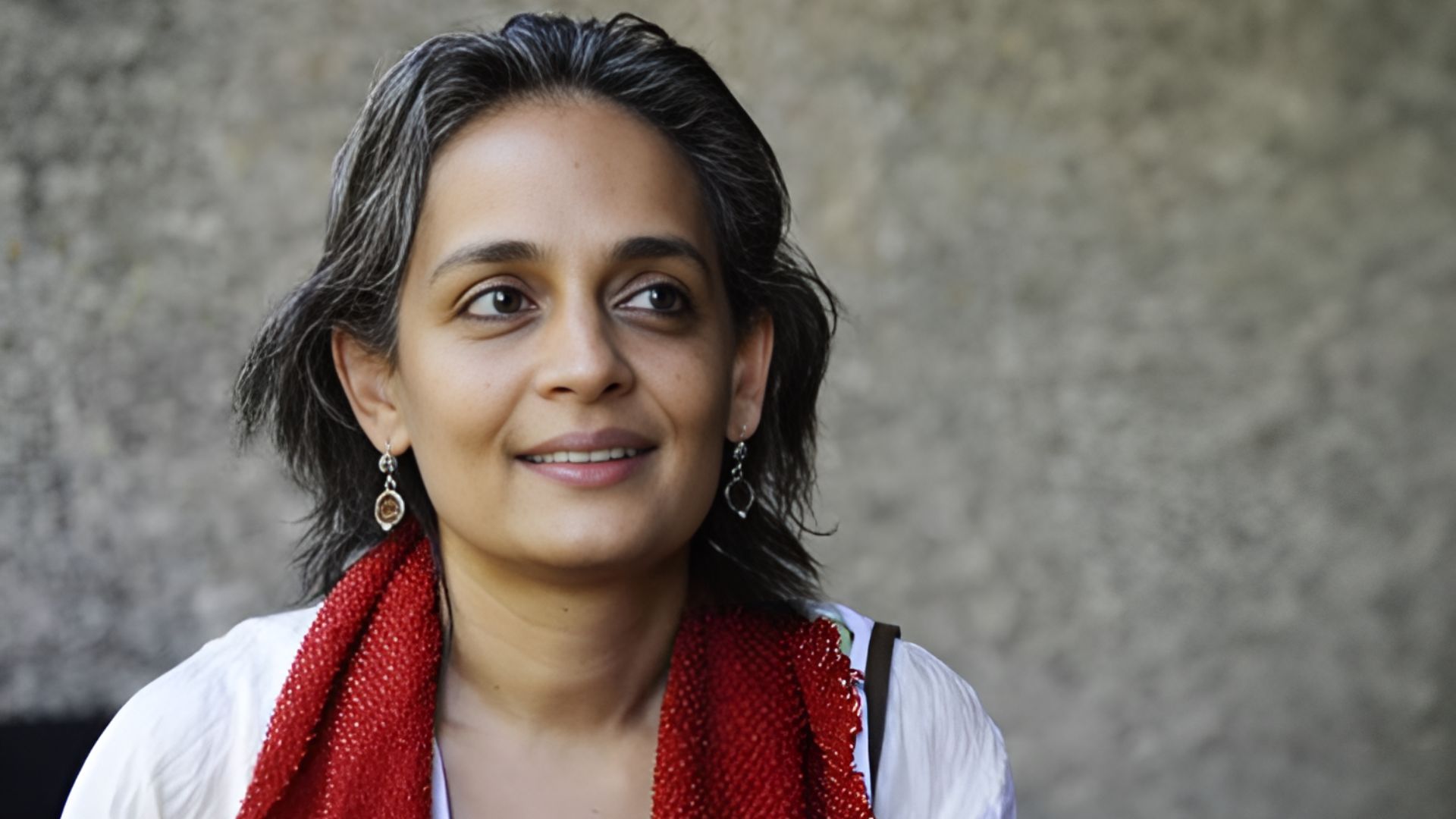 Delhi LG VK Saxena Sanctions Prosecution Of Arundhati Roy Under UAPA