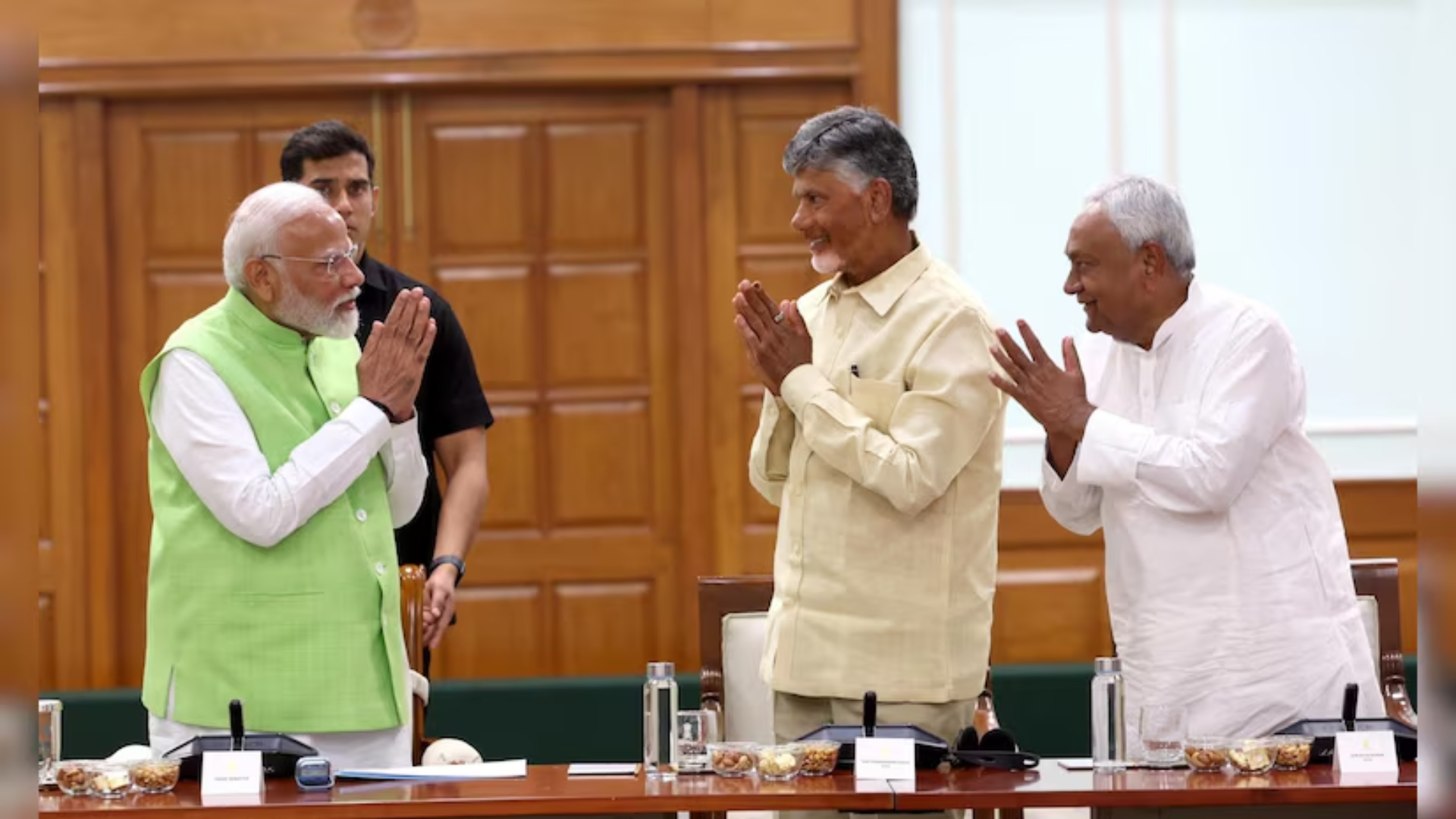 Nitish Kumar Criticizes INDIA Bloc, Backs Modi’s Leadership at NDA Meeting