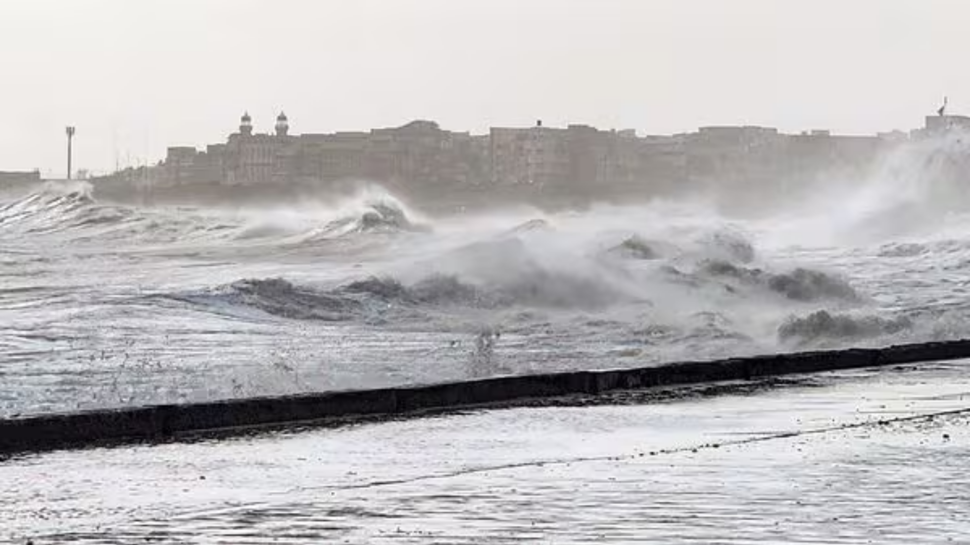 Schools Shut Amid Heavy Rain In Mumbai, IMD Issues High Tide Alert