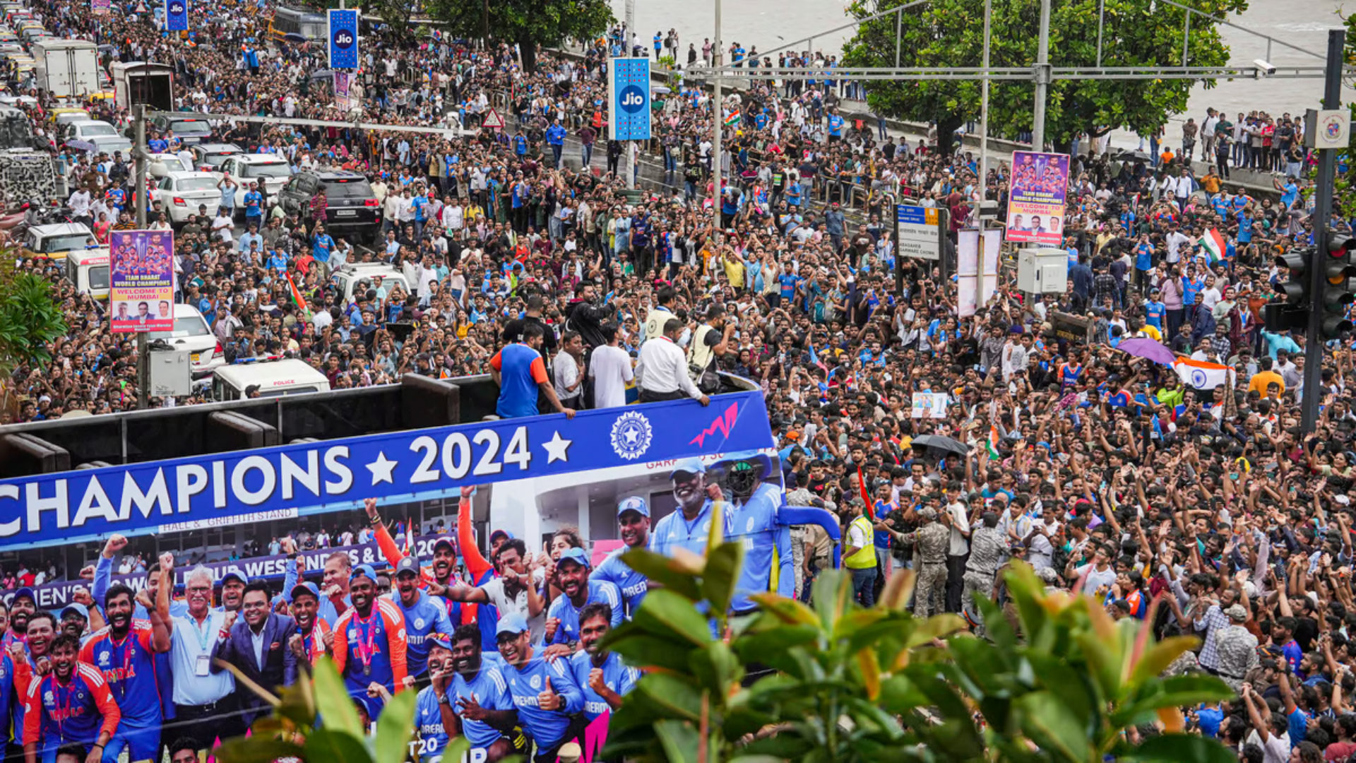 ‘Boys in Blue take away all the blues!’: SRK’s Heartwarming Post On Team India’s Victory Parade