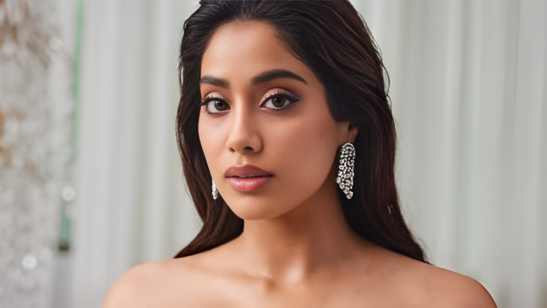 Janhvi Kapoor’s Remarks on Gandhi-Ambedkar Debate Spark Mixed Reactions