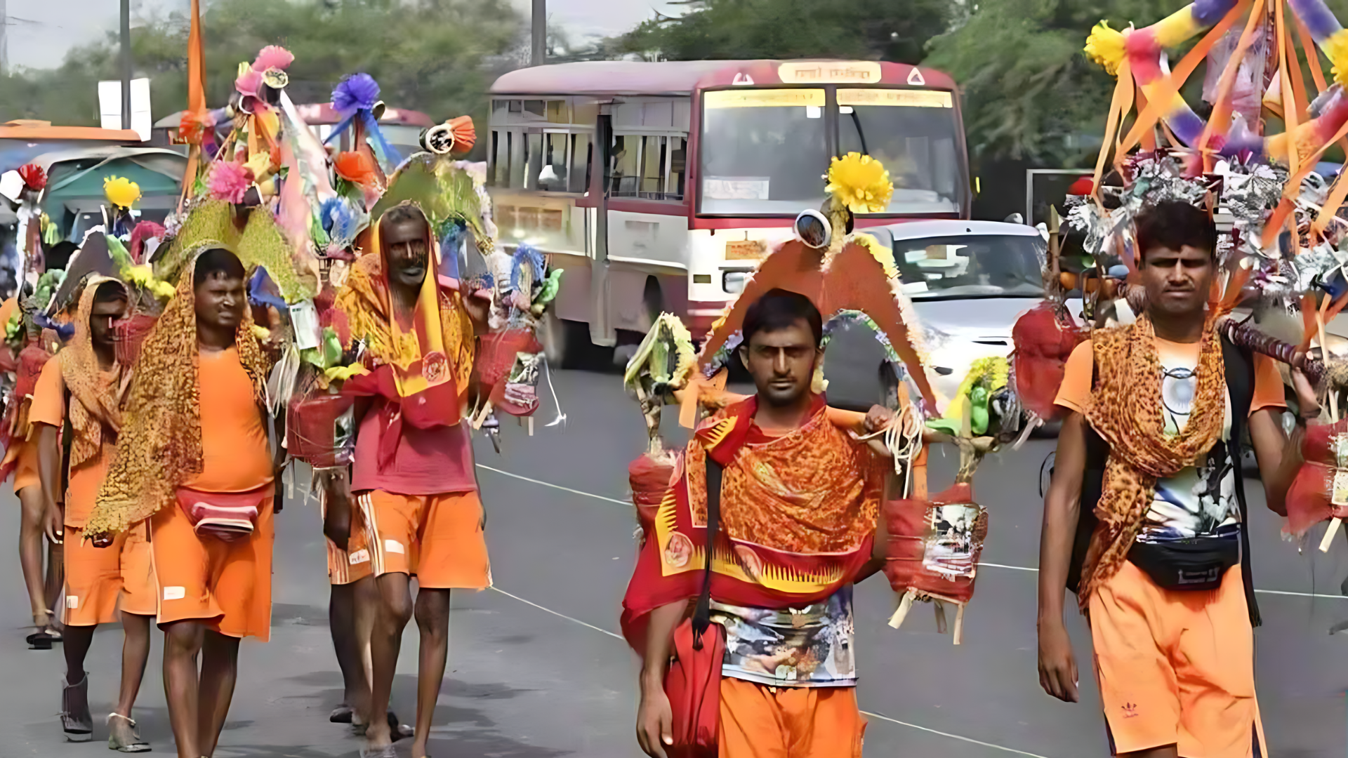 Artisans Showcase Hindu-Muslim Harmony in Kanwar Yatra Amid Nameplate Controversy