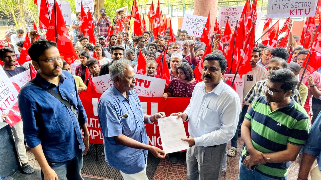 Karnataka IT Employees To Launch Mass Mail Campaign Against The Regime To Oppose 14 Hour Workday Plan