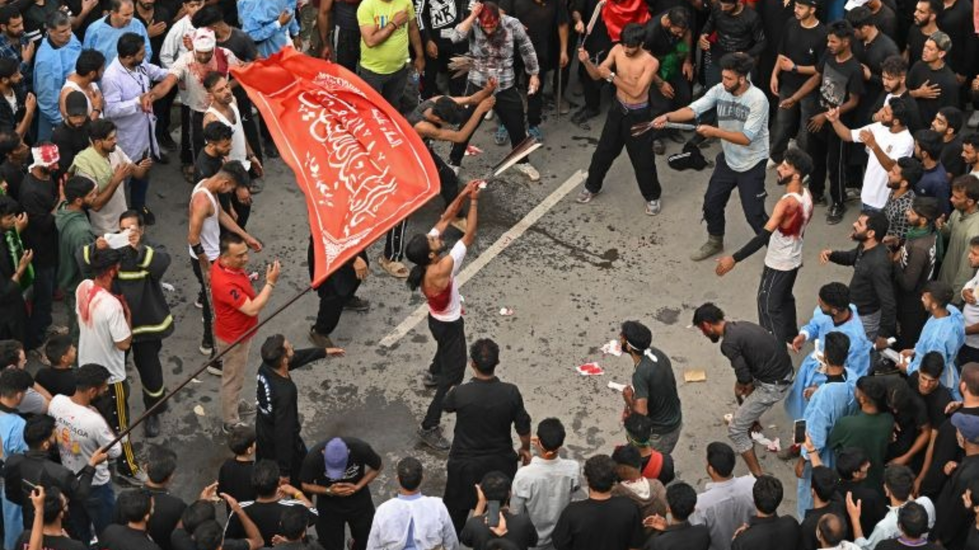 Annual Procession Marks 8th Muharram in Srinagar; People Take Part In Large Numbers