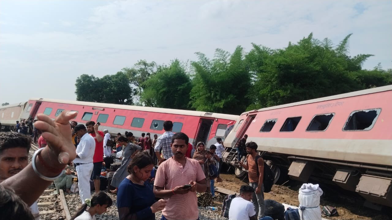 Gonda Train Accident: Train Services Disrupted As Chandigarh-Dibrugarh Express Derails in Gonda; 2 Dead, 20 Injured