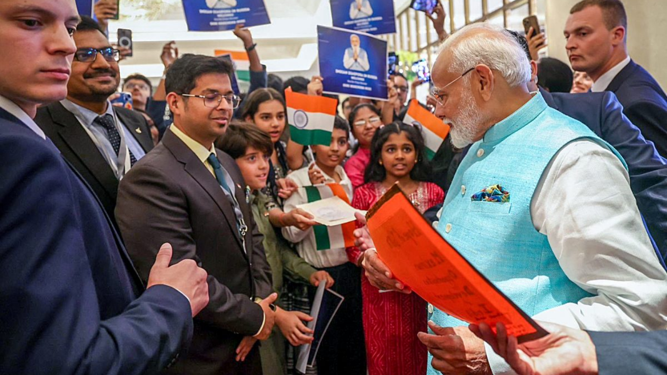PM Modi Highlights India’s Decade of Rapid Development to Indian Diaspora in Moscow