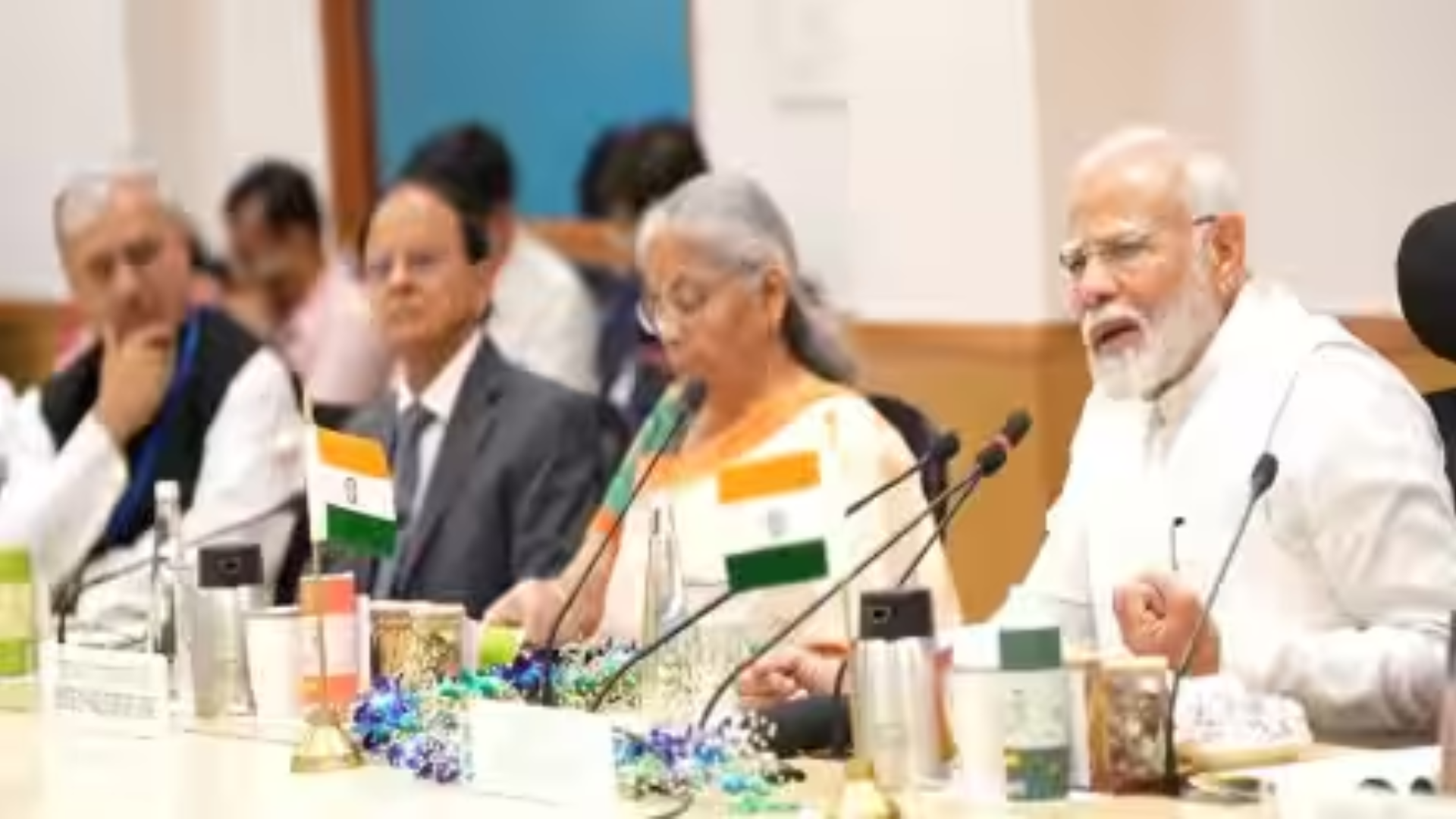 PM Modi Engages Economists for Strategic Talks on Inclusive Growth and Economic Roadmap