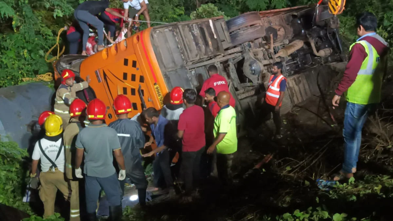 5 Pilgrims Plunge to Death After Bus in Collision with Tractor Falls in Ditch on Mumbai-Pune Expressway