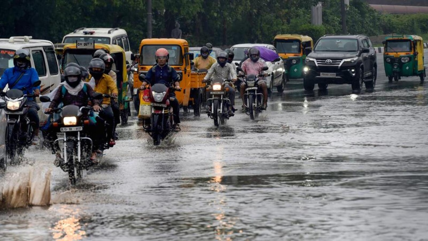 Delhi Traffic Police Issues Advisory on Traffic Diversions Due to Heavy Rain
