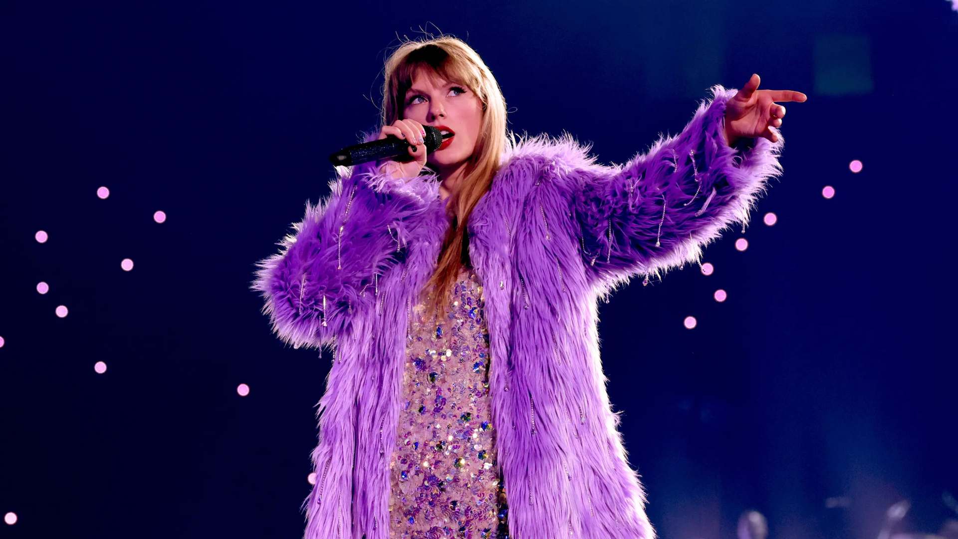 Taylor Swift Swallowed A Bug Amid Her Concert