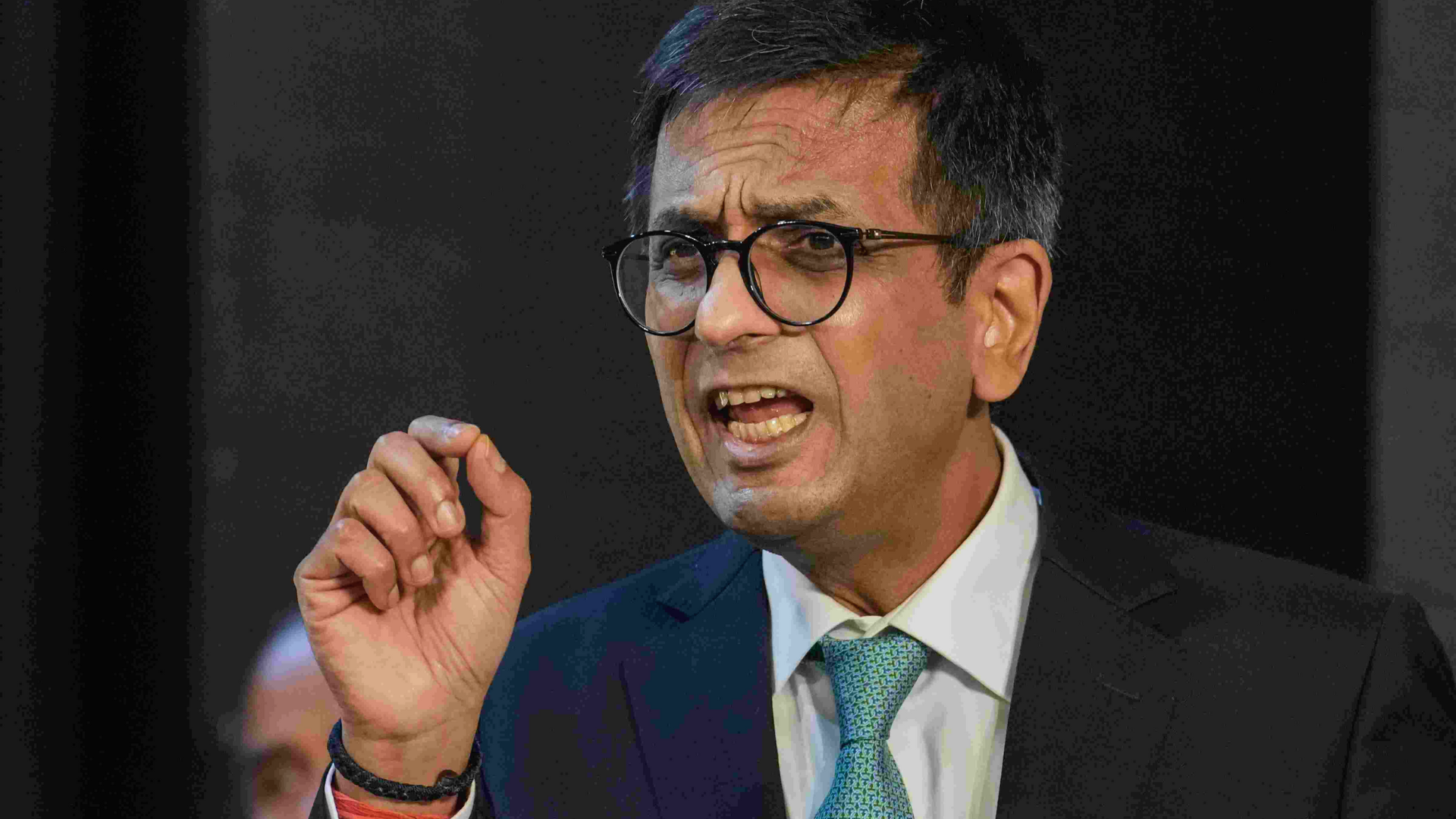 Security Ko Bulao: Chief Justice DY Chandrachud Reprimands Lawyer Over Interrupting NEET Hearing