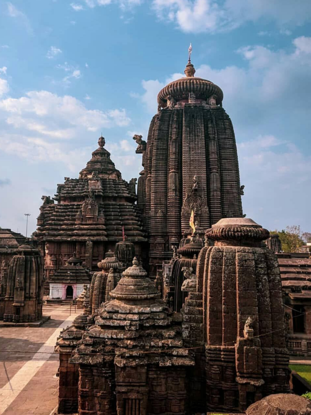 10 Famous Temples To Visit In India