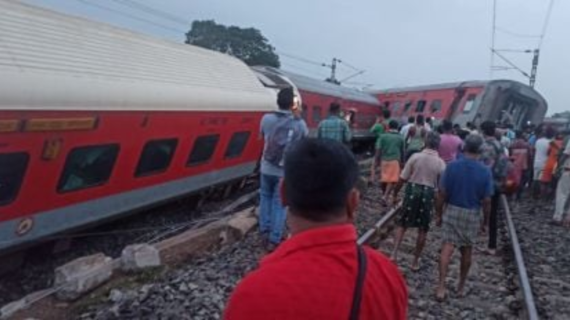 Train Derailed: Howrah-Mumbai Passenger Train Derails Near Jharkhand, Minor Injuries Reported