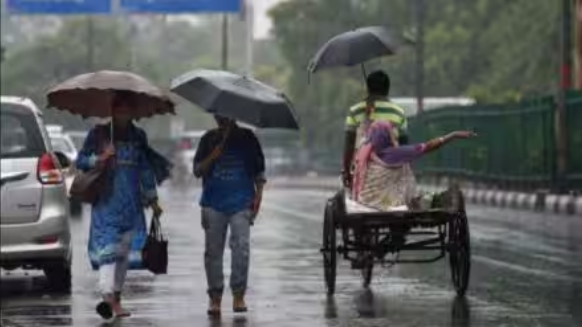 Heavy Rains Cause Havoc in Delhi and Noida; IMD Issues Yellow Alert
