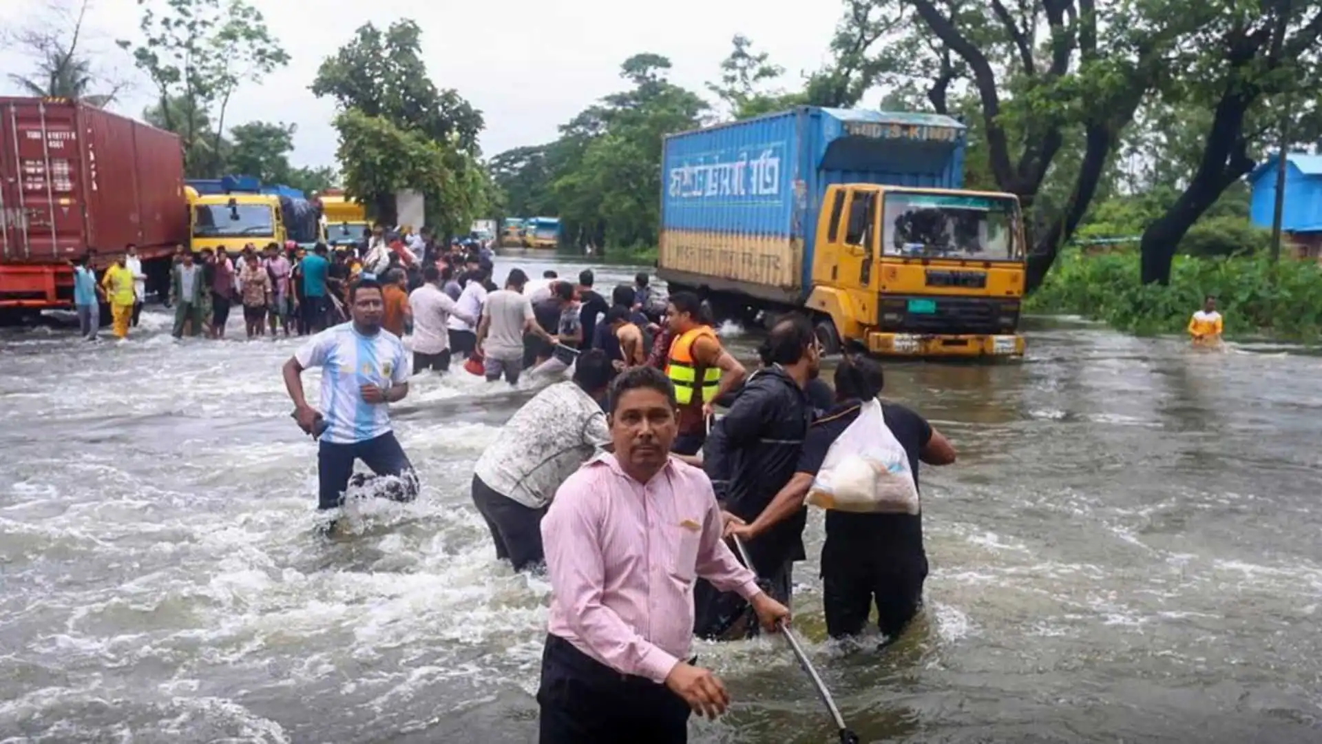 Yunus Appeals To NGOs And Students To Join Forces For Flood Relief In Bangladesh