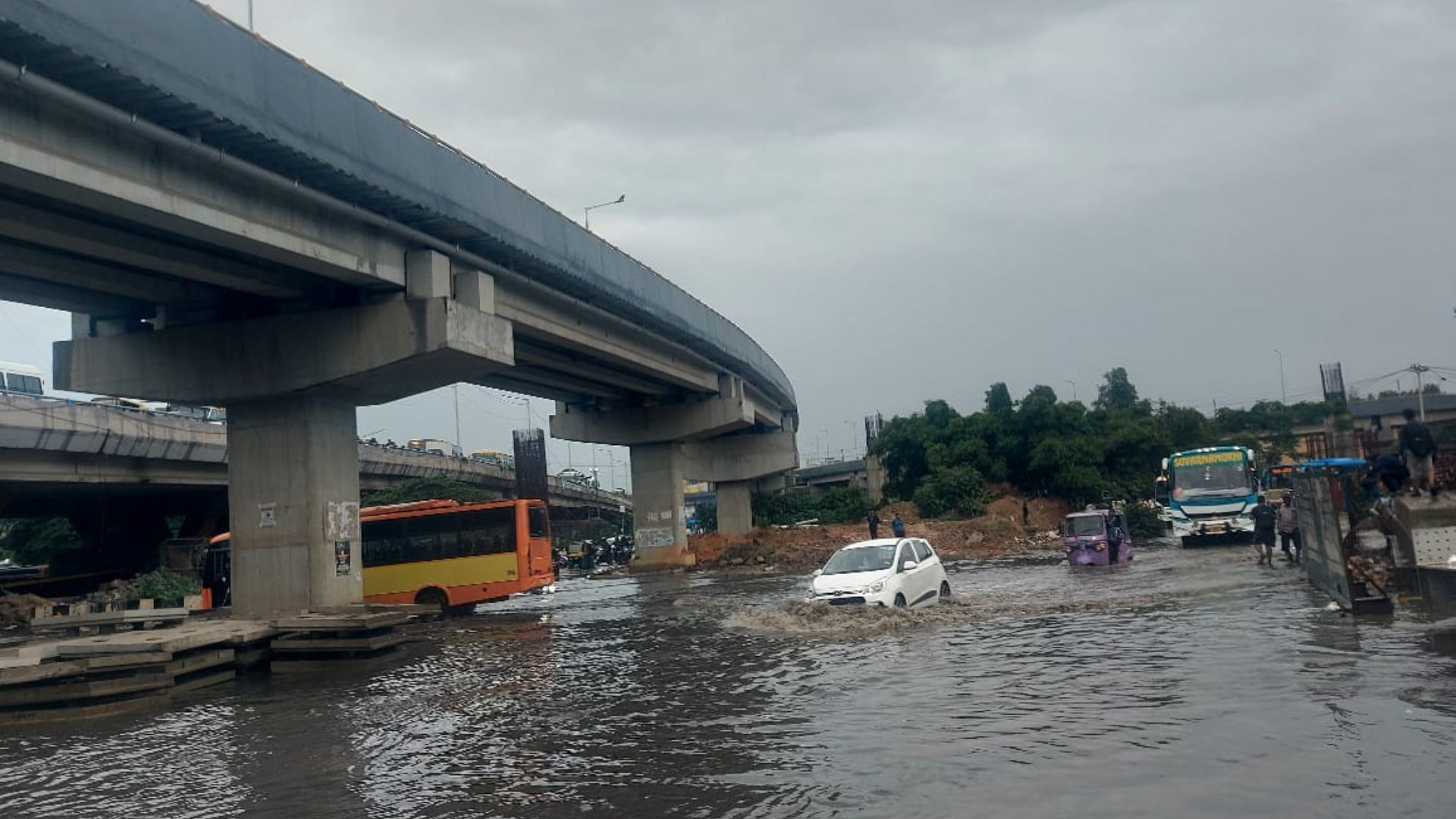 Bengaluru Floods: Residents Stuck for Over 3 Hours as City Turns Into an Ocean