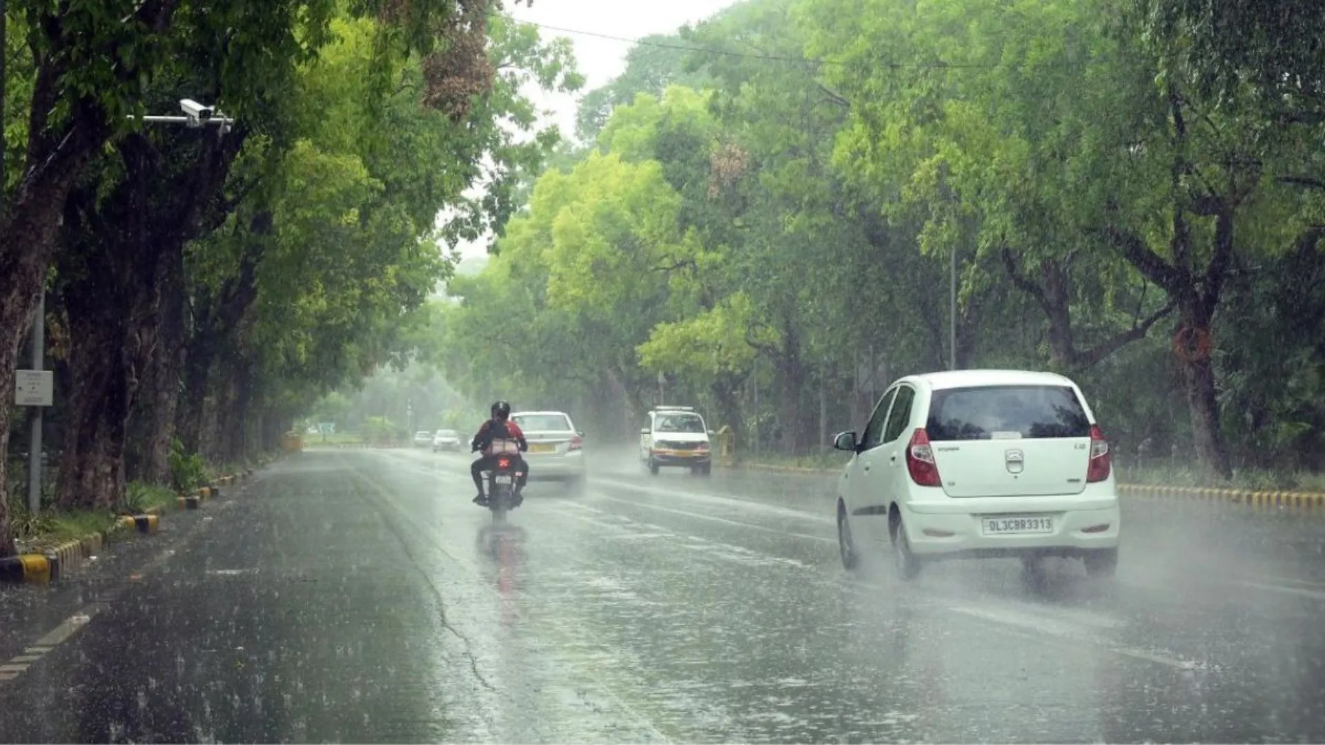 Heavy Rainfall Hits Delhi-NCR, Leading To Waterlogging In Several Areas