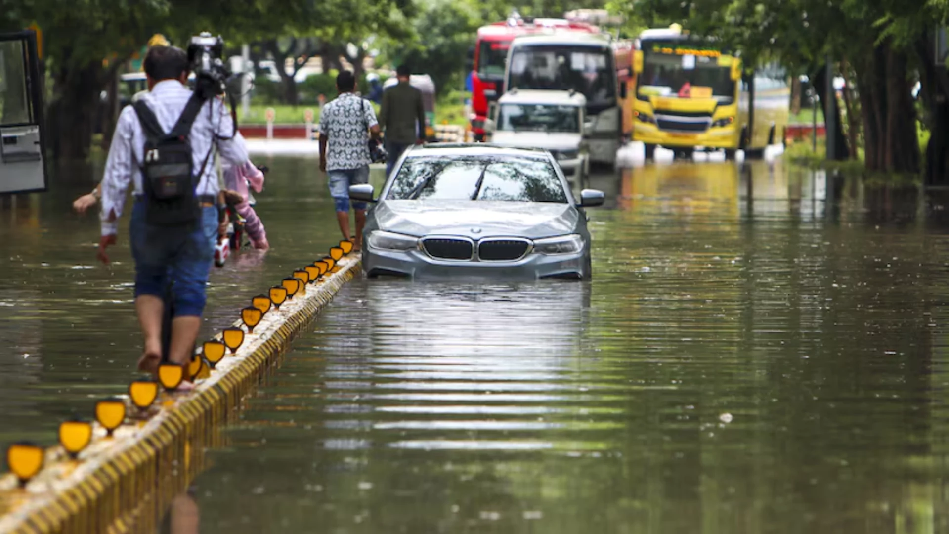 Delhi: Heavy Rainfall Triggers Severe Waterlogging and Traffic Chaos