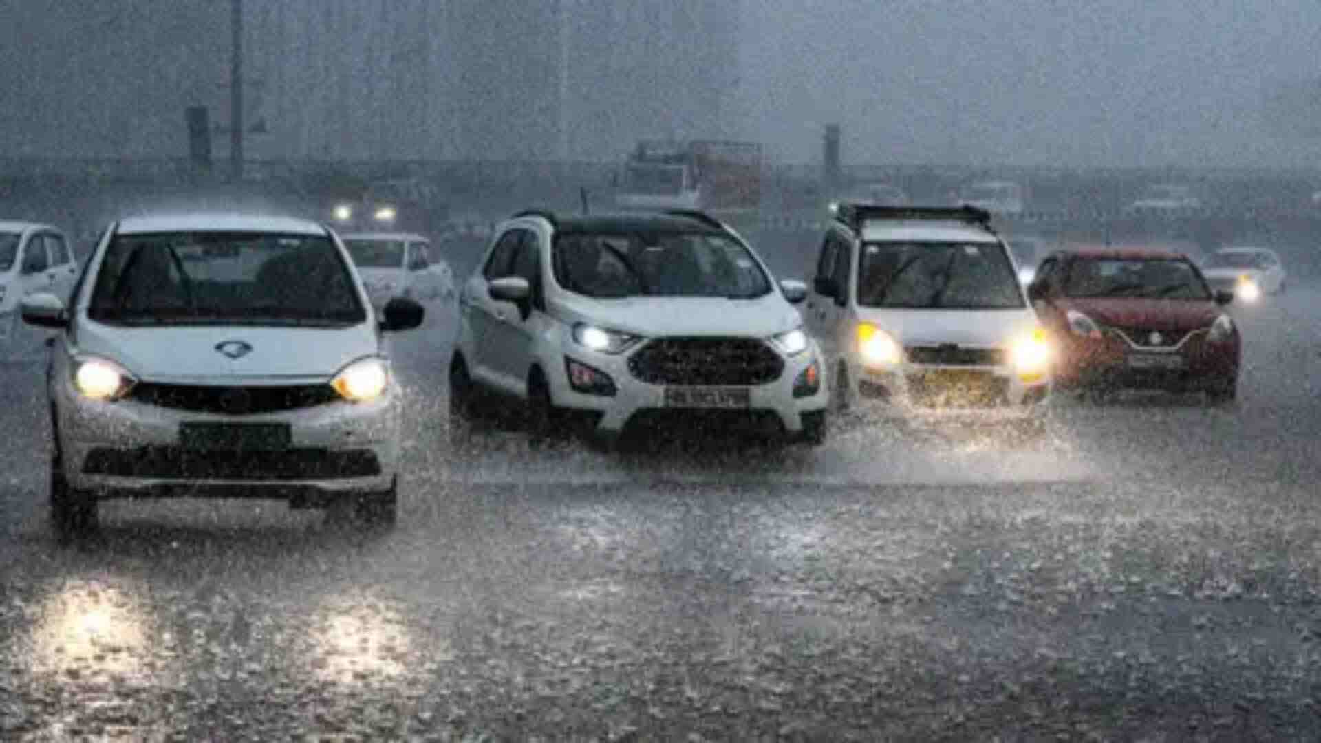 Gurgaon Witnesses Heavy Rain, Causing Waterlogging & Traffic Jams