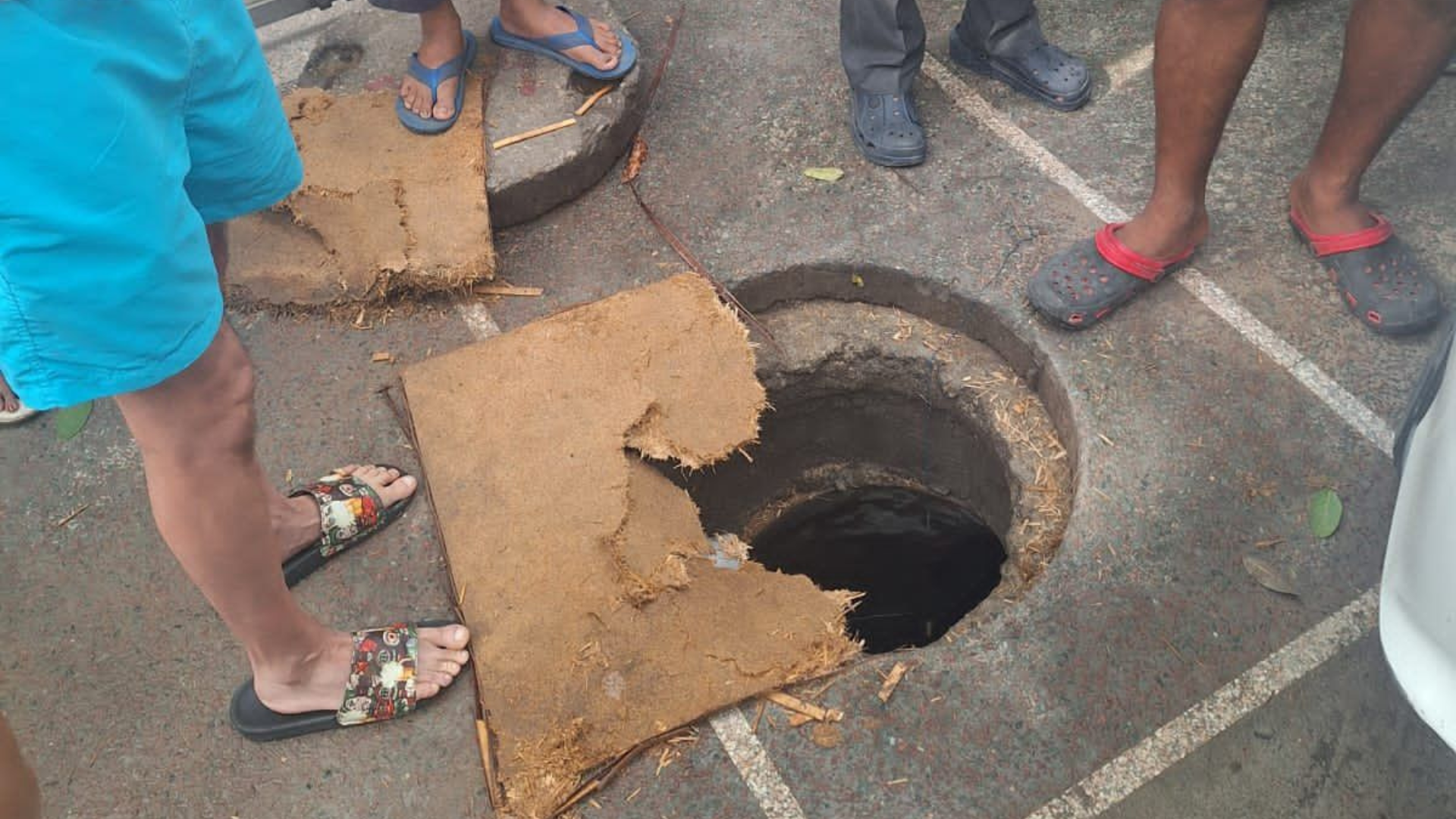 Child Rescued After Falling into Sewer in Delhi’s Defence Colony Due to Faulty Covering