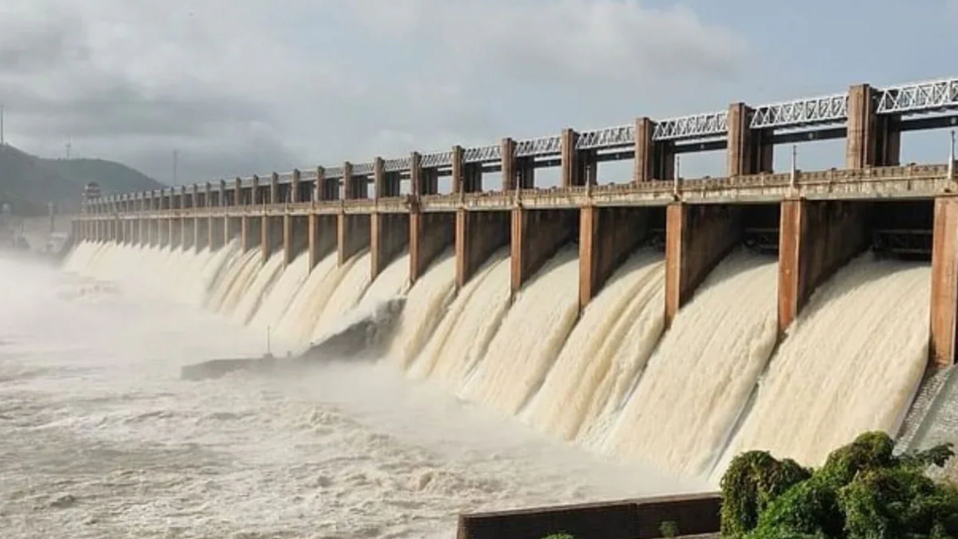 Tungabhadra Dam Crisis: Authorities Urge Caution as Crest Gate Washes Away Amid Flood Warnings In Andhra Pradesh and Karnataka