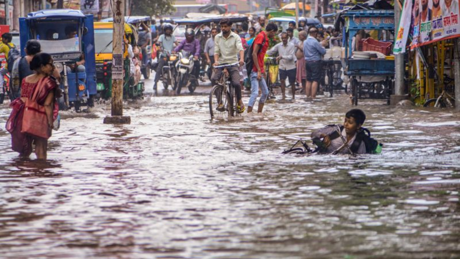 Himachal Pradesh Hit By Heavy Rains: Landslides, Floods Disrupt Life, And Close 135 Roads as State Braces for More Rain