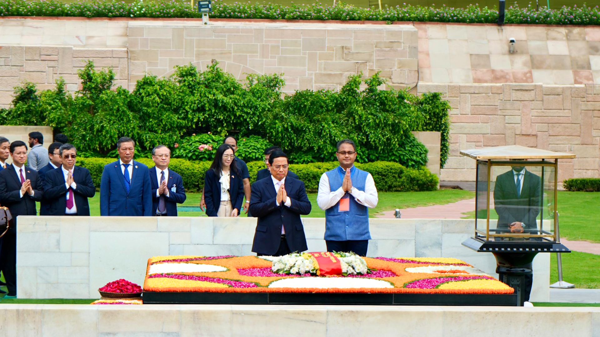 Vietnam PM Pham Minh Chinh Pays Tribute to Mahatma Gandhi During State Visit