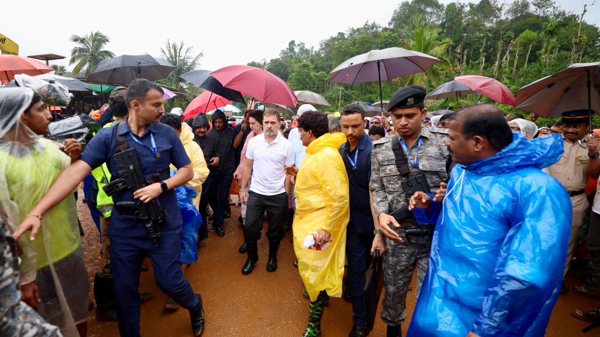 Wayanad Landslides: Rahul Gandhi and Priyanka Gandhi Visit Affected Chooralmala