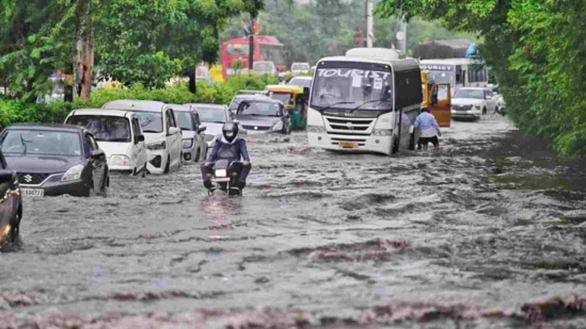 Parts Of Delhi & Noida Witness Waterlogging In Various Parts Of Area