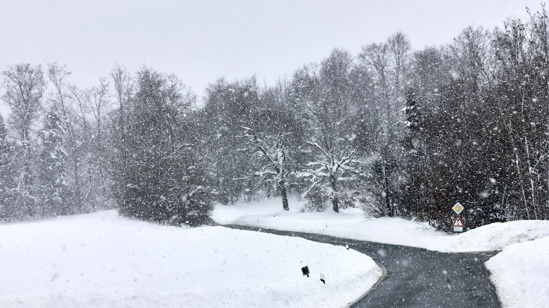 J&K Weather: Sonamarg Receives First Snowfall Of The Season