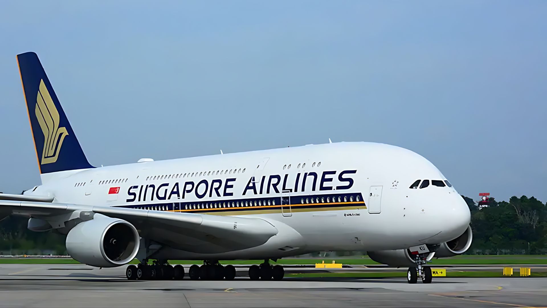 Smoke on a Singapore Airlines flight leads to temporary runway closure in Japan